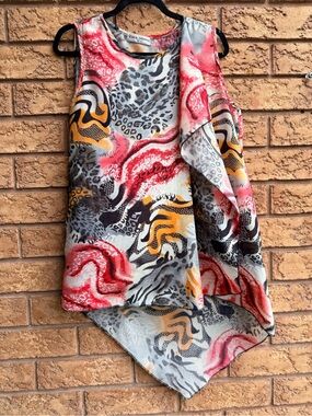 💫10/$25 • Casa Donna Coral Multi-Print Sleeveless Asymmetric Tunic Top
